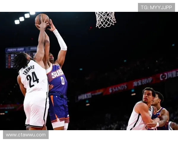 篮网球员训练照片曝光季前赛对阵太阳即将拉开帷幕